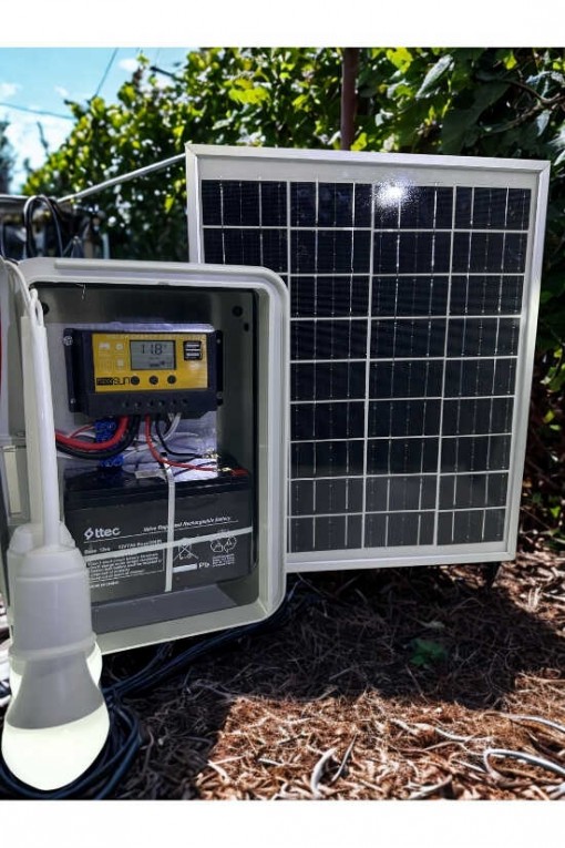 Konteyner Ev ve Hobi Bahçesi İçin Taşınabilir Güneş Enerji Sistemi Konteyner Ev ve Hobi Bahçesi İçin Taşınabilir Güneş Enerji Sistemi